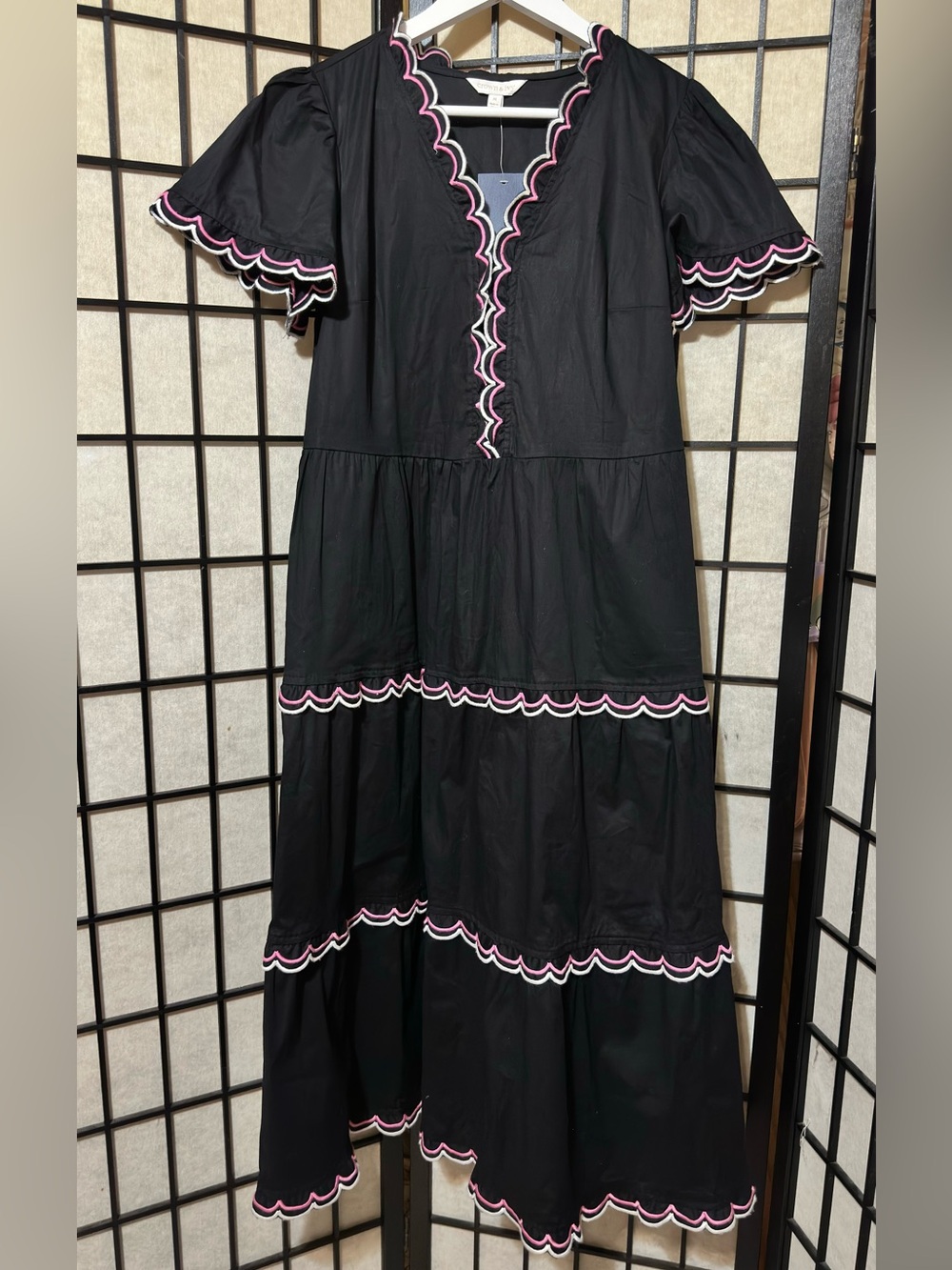 CROWN & IVY Tiered Scallop Trim Midi Black Dress